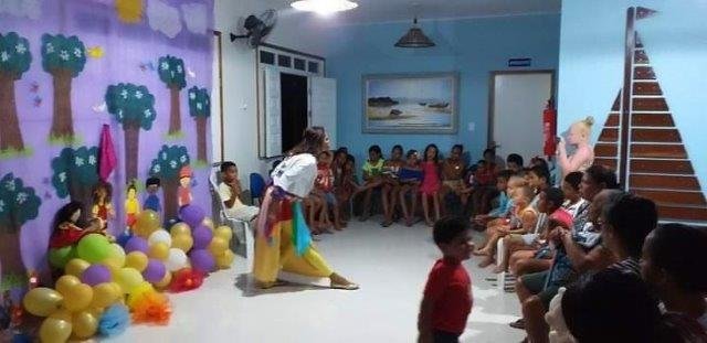 SILVANIRA SALA COM CRIANÇAS SILVANIRA SALA COM CRIANÇAS