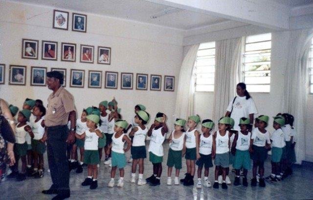 FOTO LAR DE ZIZI MOMENTO CÍVICO